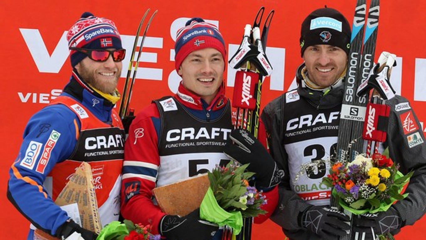 Víťazné trio. Zľava stoja: Sundby, Krogh a Manificat.