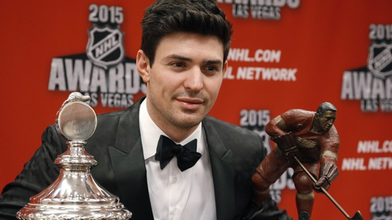 Price získal v minulej sezóne NHL Vezinovu trofej pre najlepšieho brankára.