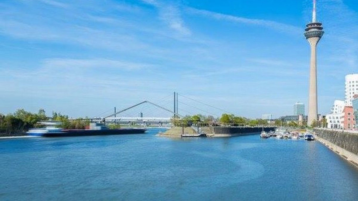 Tour začne v uliciach nemeckého mesta Düsseldorf.