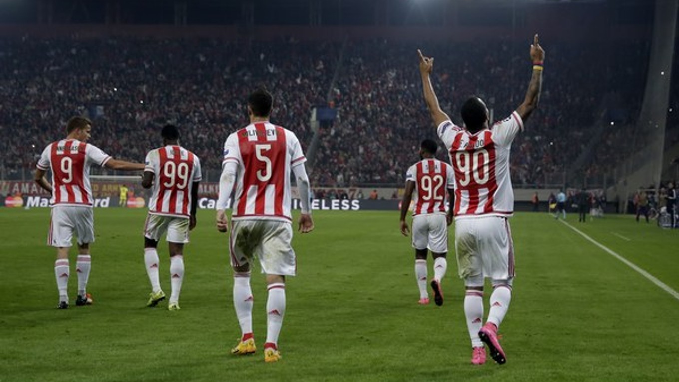 Futbalisti klubu z Pirea by mohli prísť o titul už len zázrakom.