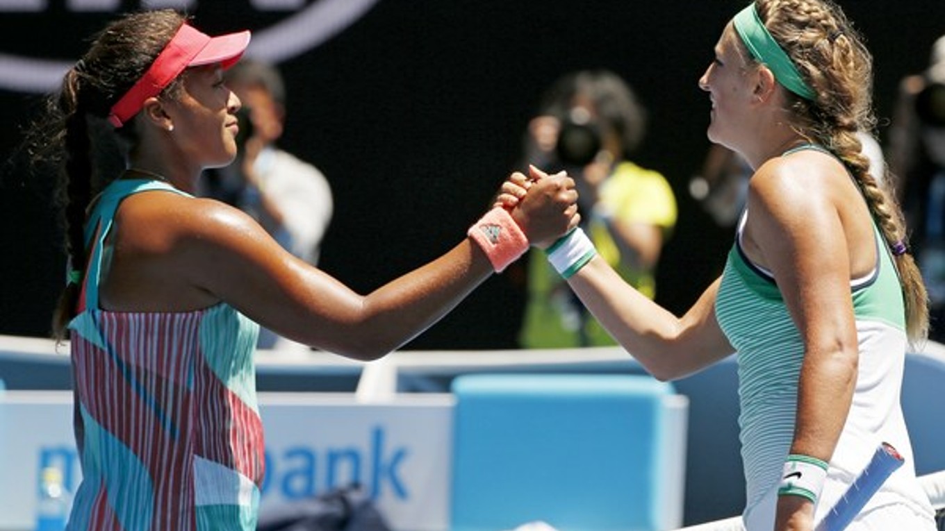 Azarenková (vpravo) postúpila bez väčších problémov do osemfinále.
