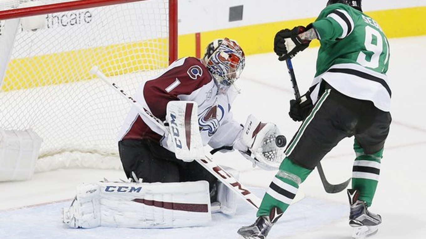 Brankár Colorada Avalanche Semjon Varlamov sa stal prvou hviezdou týždňa v NHL.