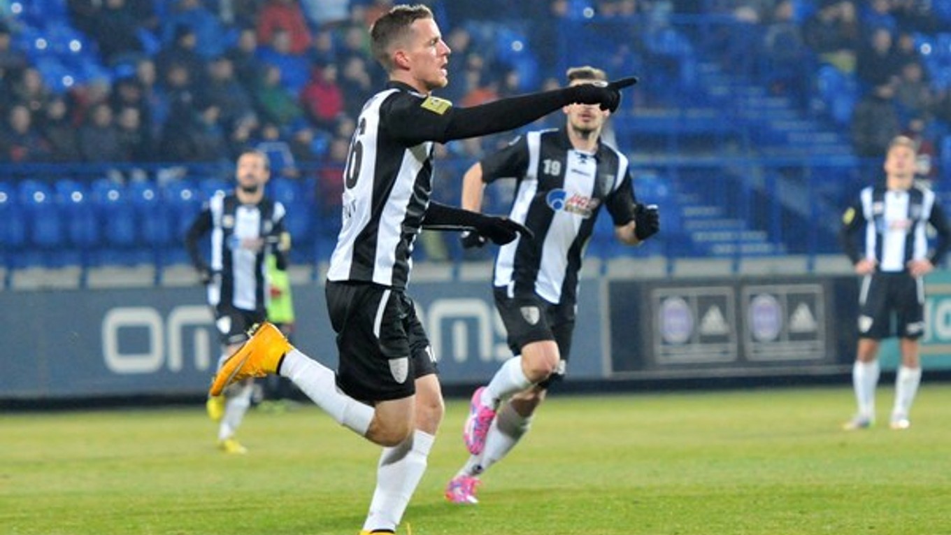 Marek Kuzma ešte v drese Spartaku Myjava oslavuje strelený gól.