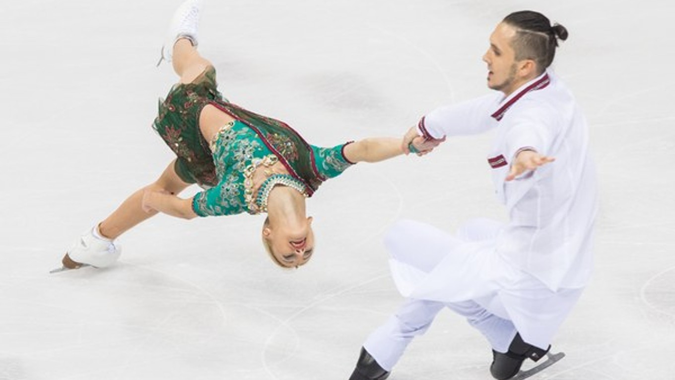 Maxim Traňkov a Tatiana Volosožarová majú po krátkom programe najlepšiu východiskovú pozíciu.