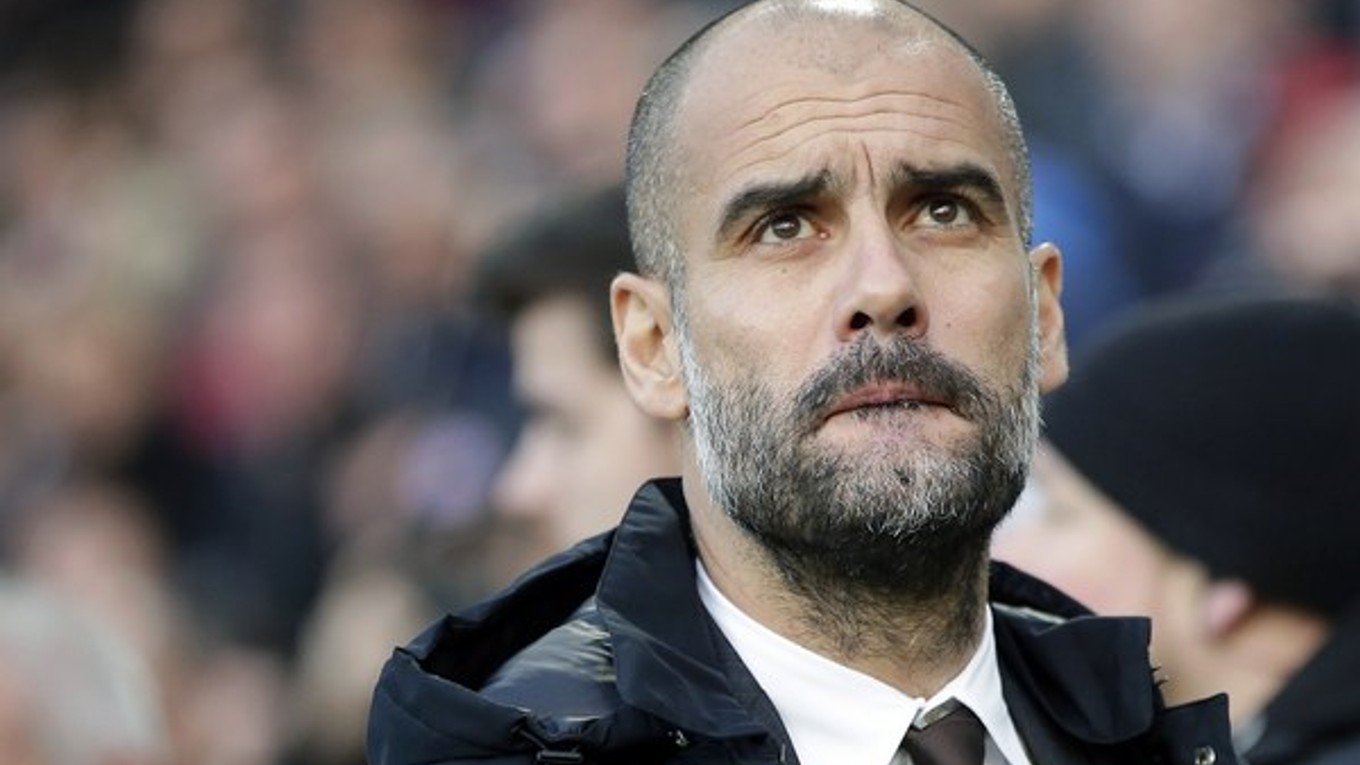 Pep Guardiola je v neľahkej situácii.