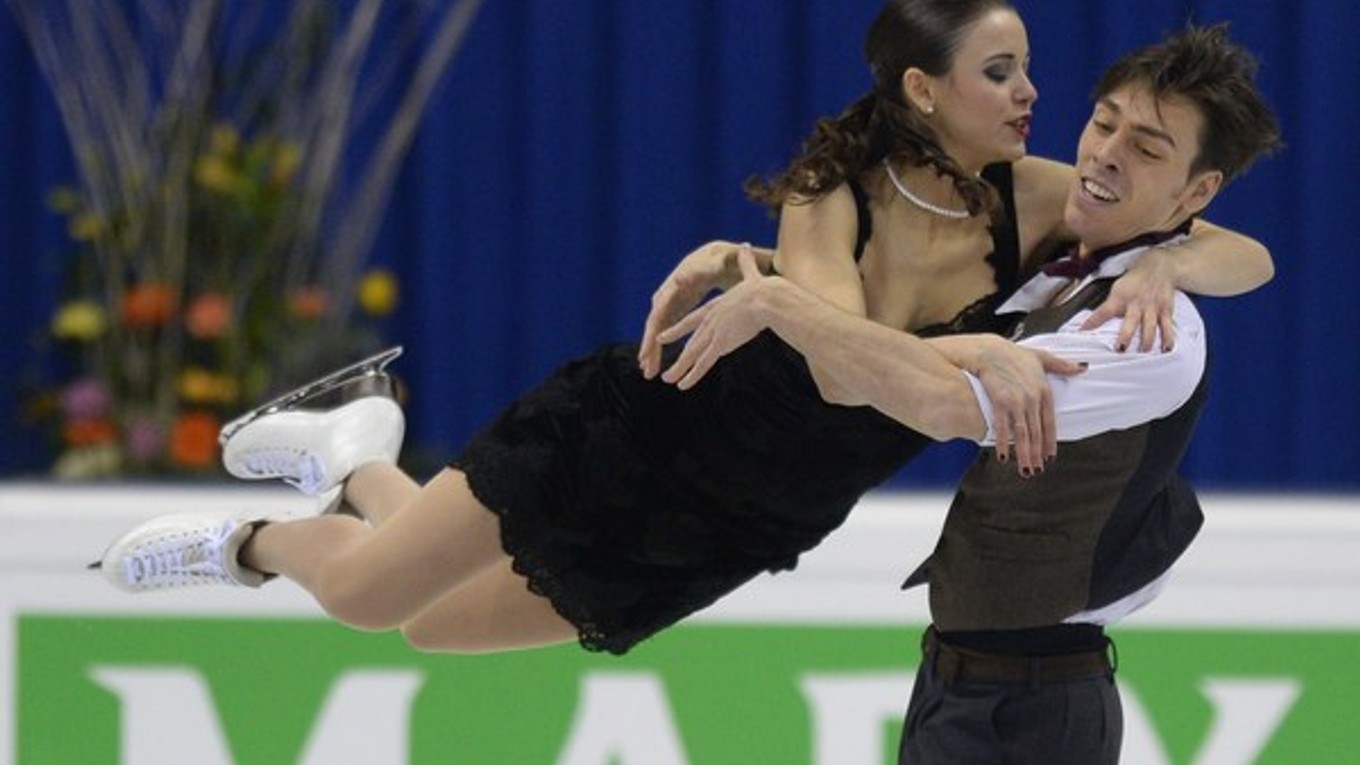 Slovenský pár Lukáš Csölley a Federica Testová počas voľnej jazdy v súťaži tanečných párov.