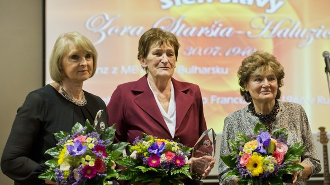 Prvé tri ženské členky Siene slávy SBL: Sprava Zora Staršia-Haluzická, Helena Zvolenská a Nataša Lichnerová-Dekanová.