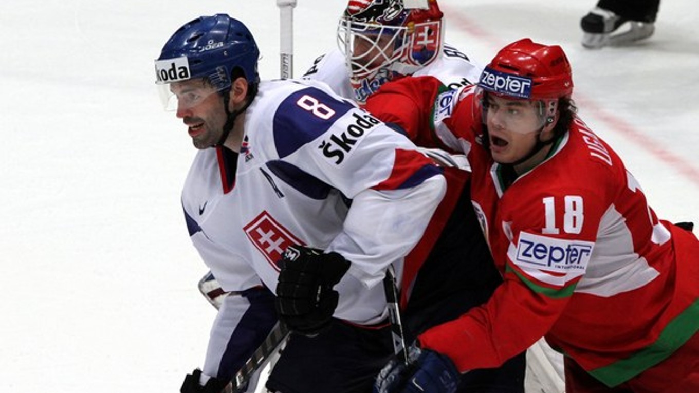 Ivan Majeský (vľavo) si v minulosti obliekal aj dres slovenskej hokejovej reprezentácie.