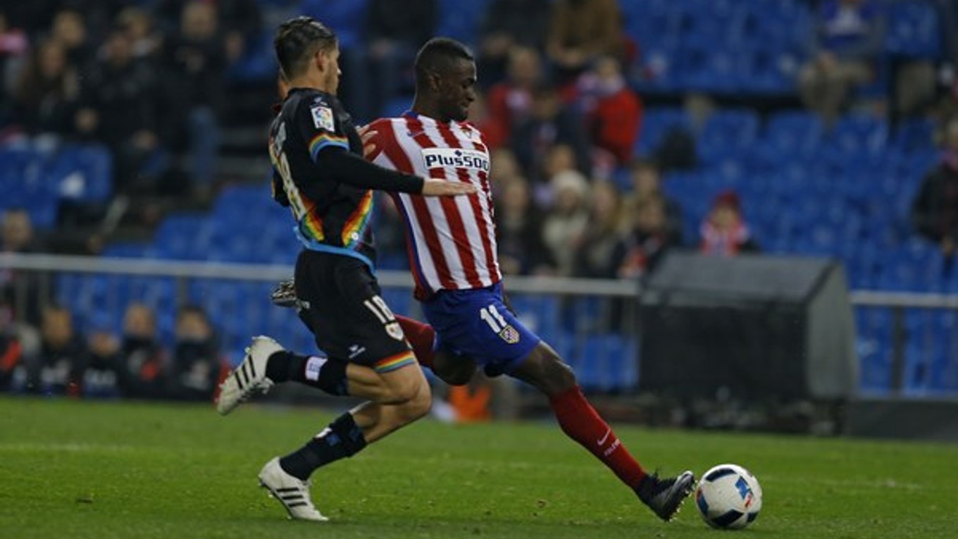 V drese Atlética Madrid nedostával Jackson Martínez (vpravo) veľa príležitostí.