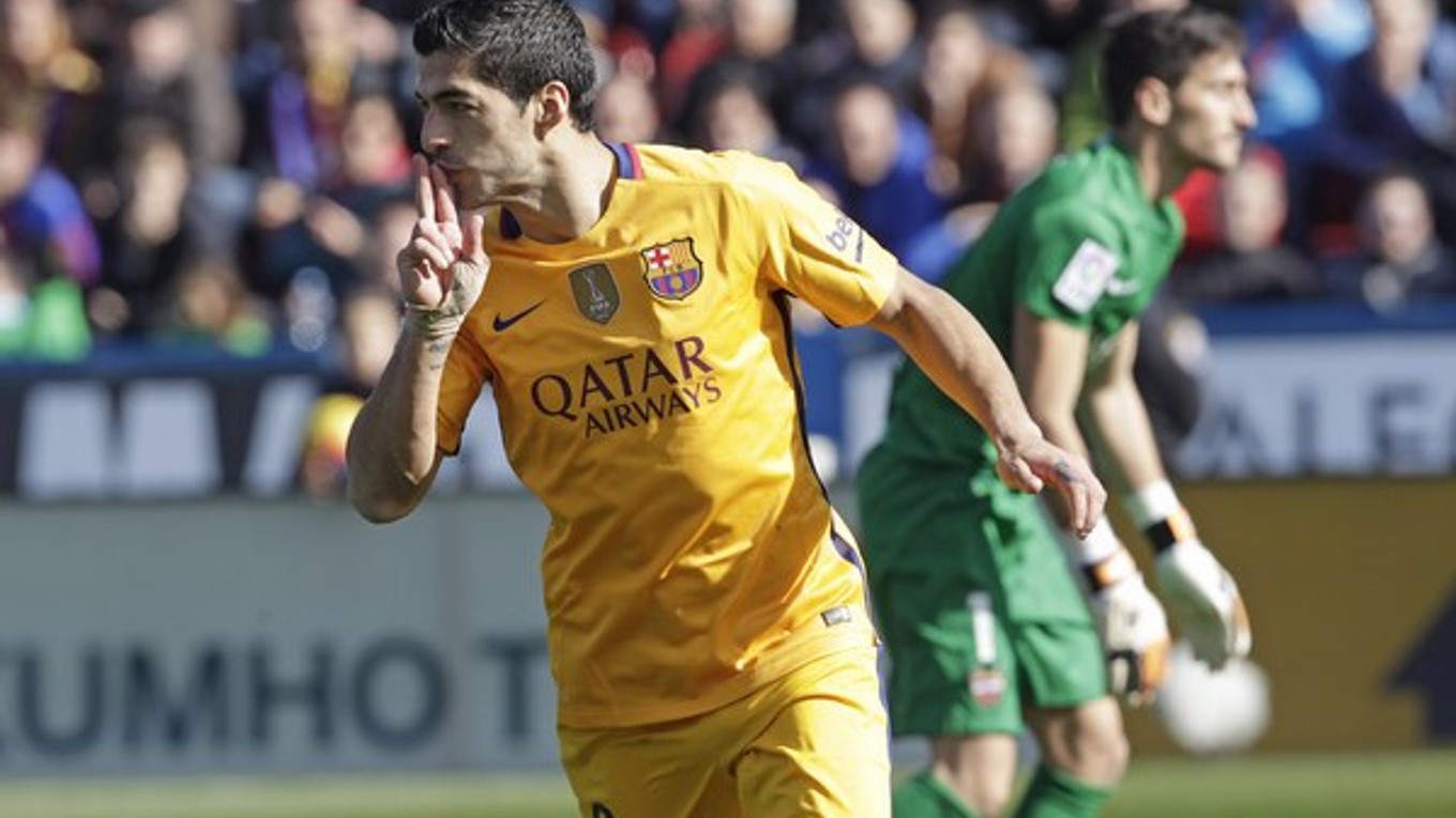Uruguajský ostrostrelec Luis Suarez spečatil výhru Kataláncov.