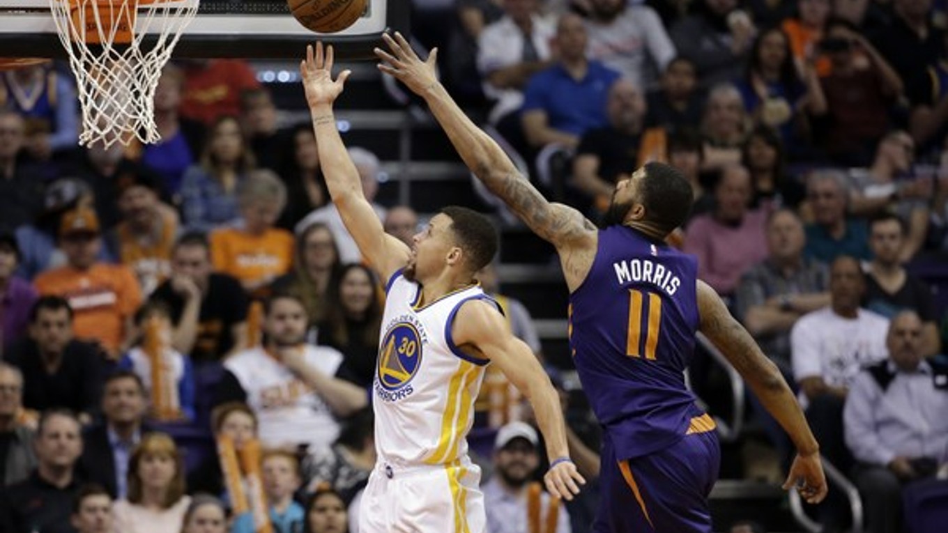 Basketbalisti Golden State prepisujú históriu.