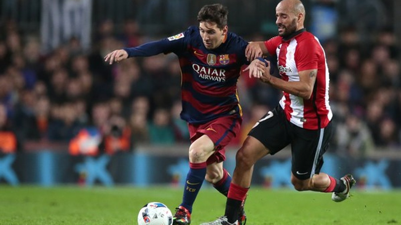 Lionel Messi (vľavo).