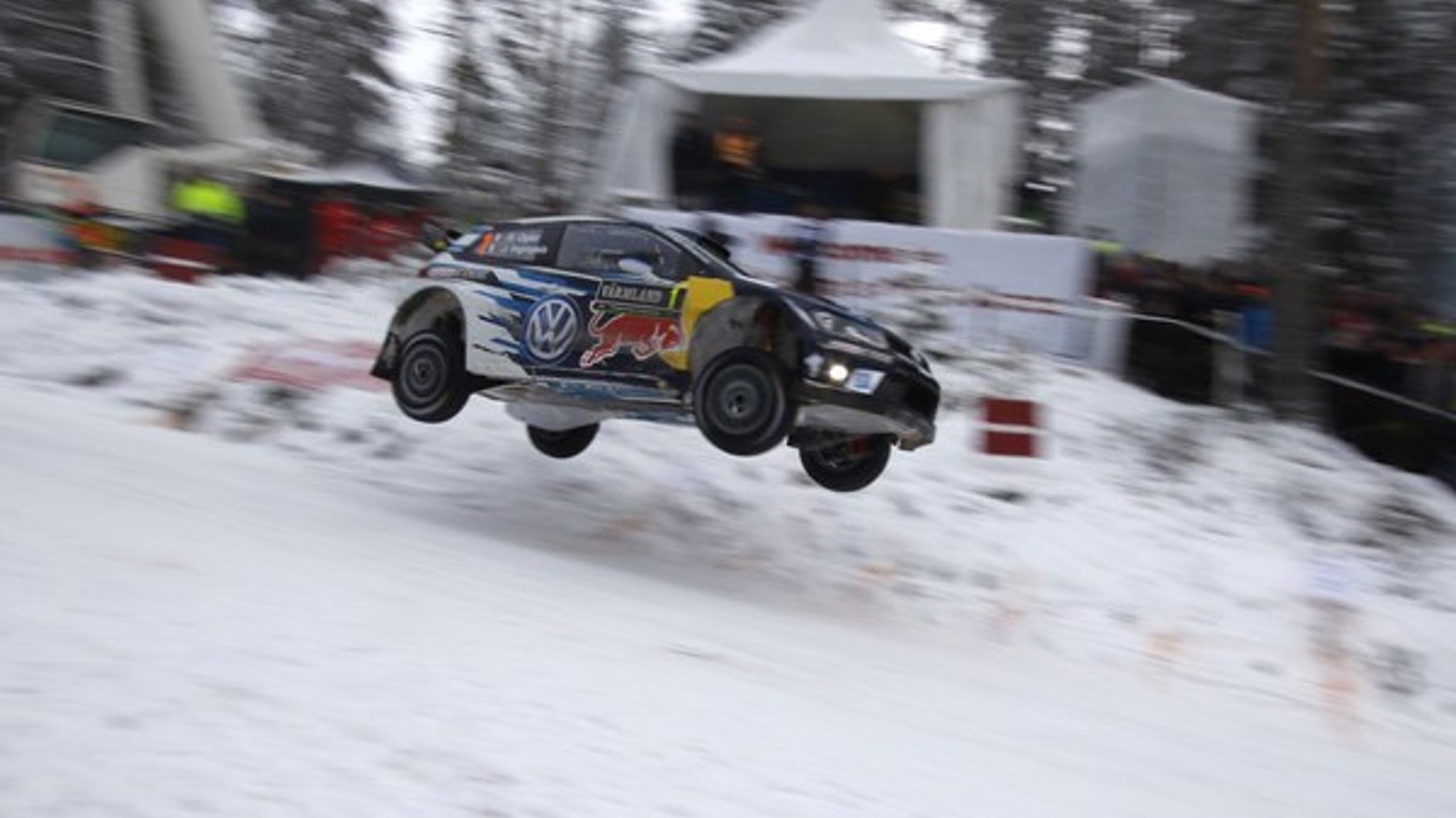 Sébastien Ogier aj vo Švédsku mieri za víťazstvom.