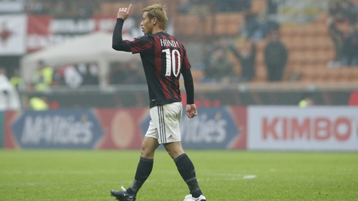 Keisuke Honda v drese AC Miláno.