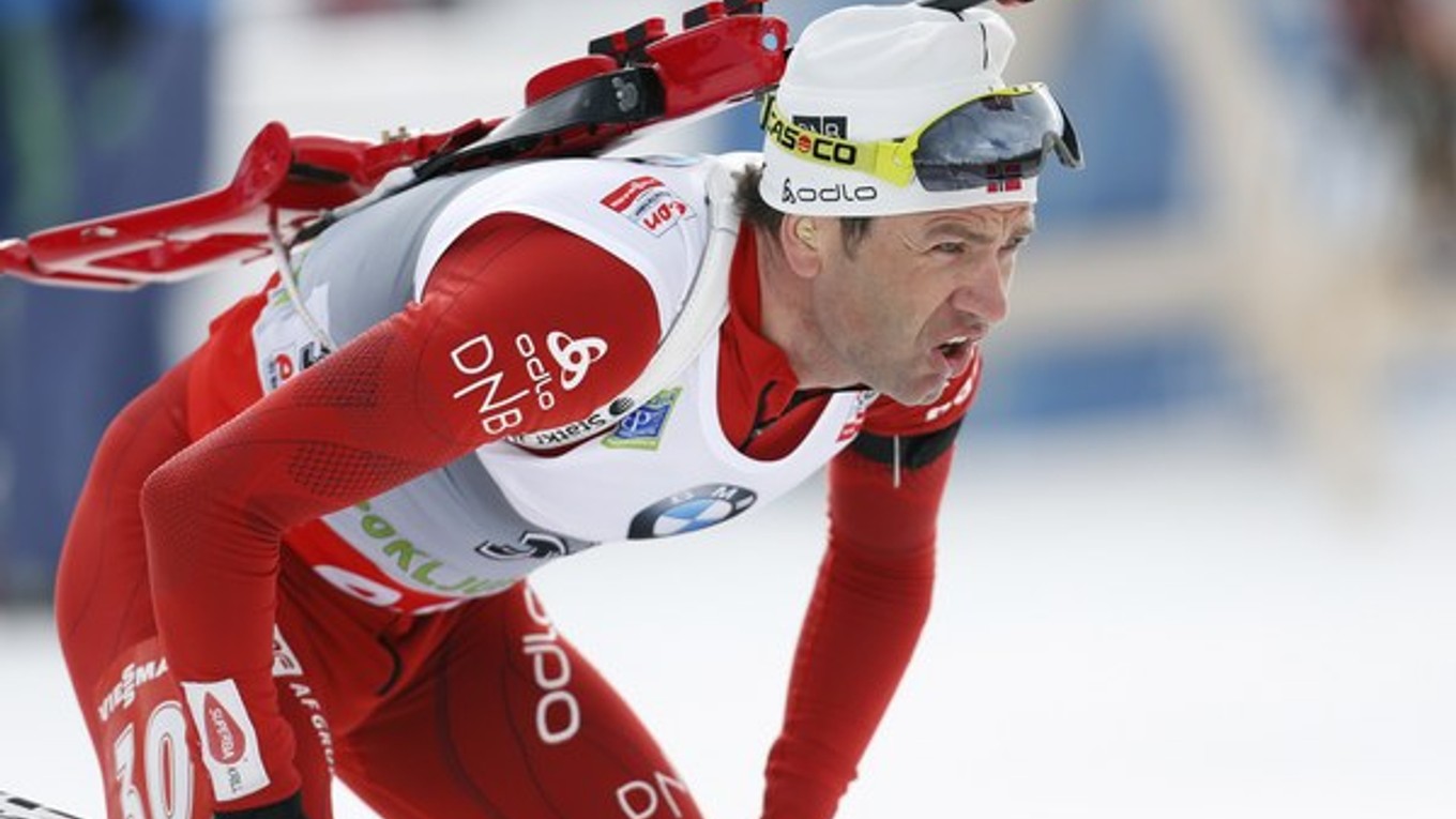 Ole Einar Björndalen je silným súperom aj pre biatlonistov, ktorí majú o 20 rokov menej od neho.