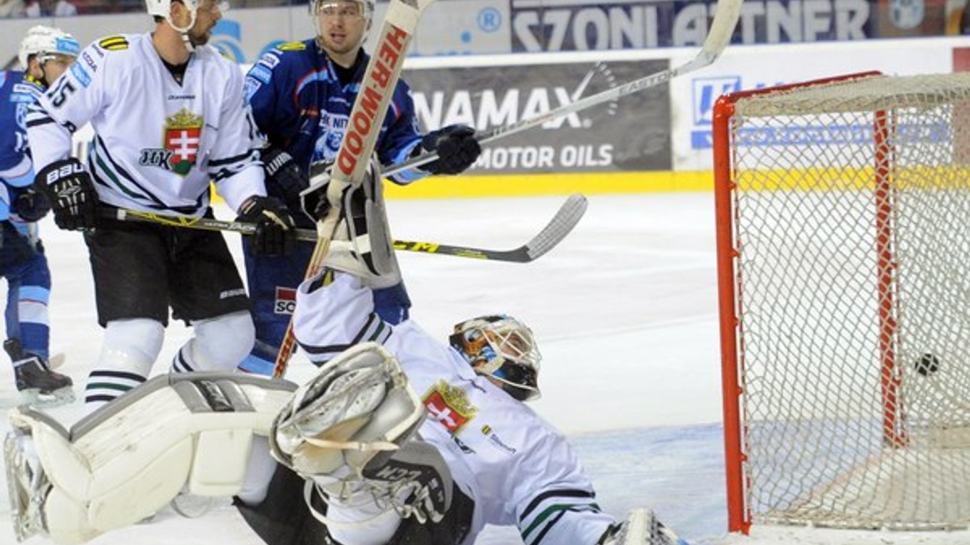 Brankár Skalice Peter Ševela inkasoval od Nitranov päť gólov.