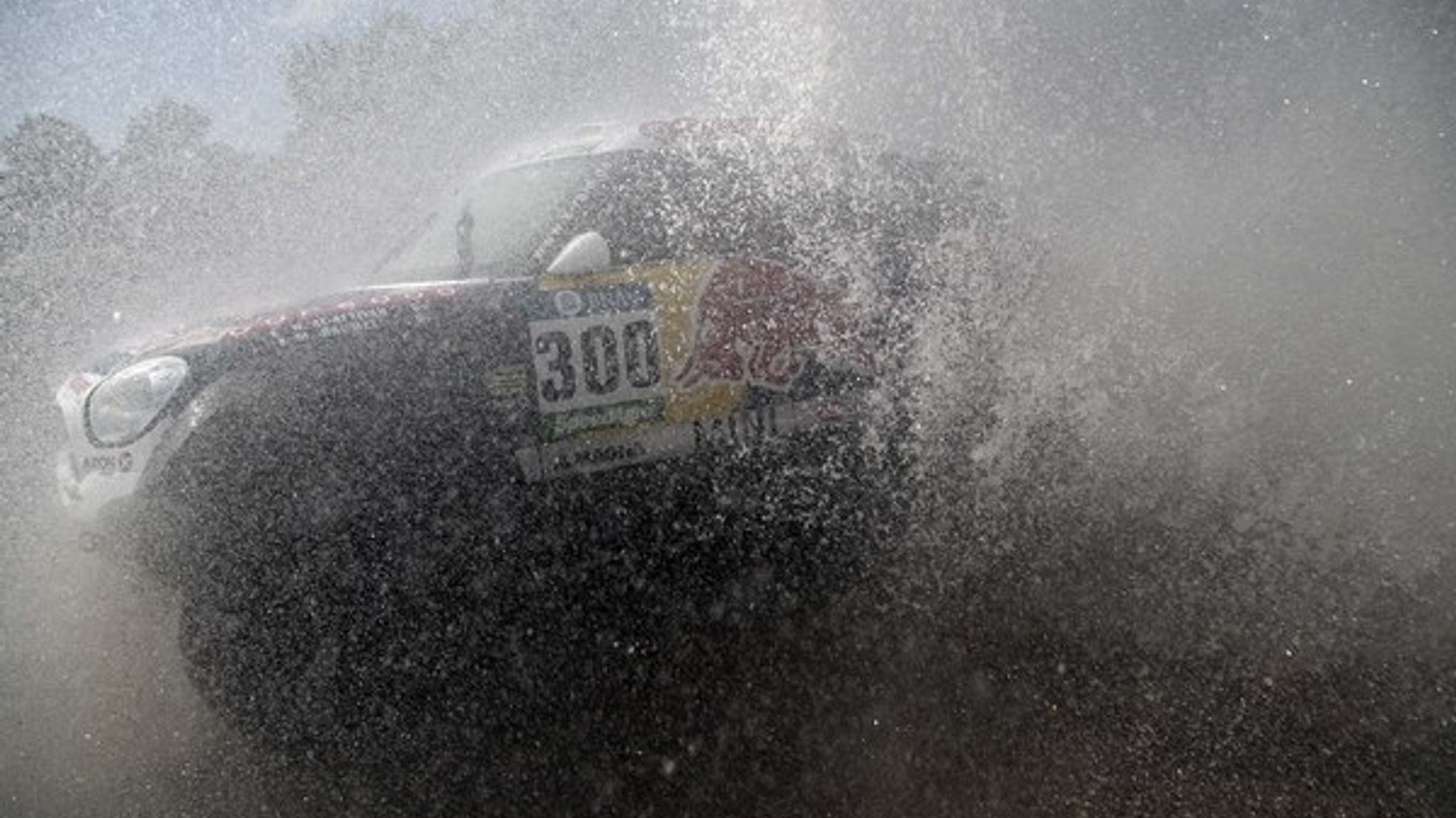 V nedeľu organizátori Dakaru etapu zrušili, pondelňajšiu skrátili.