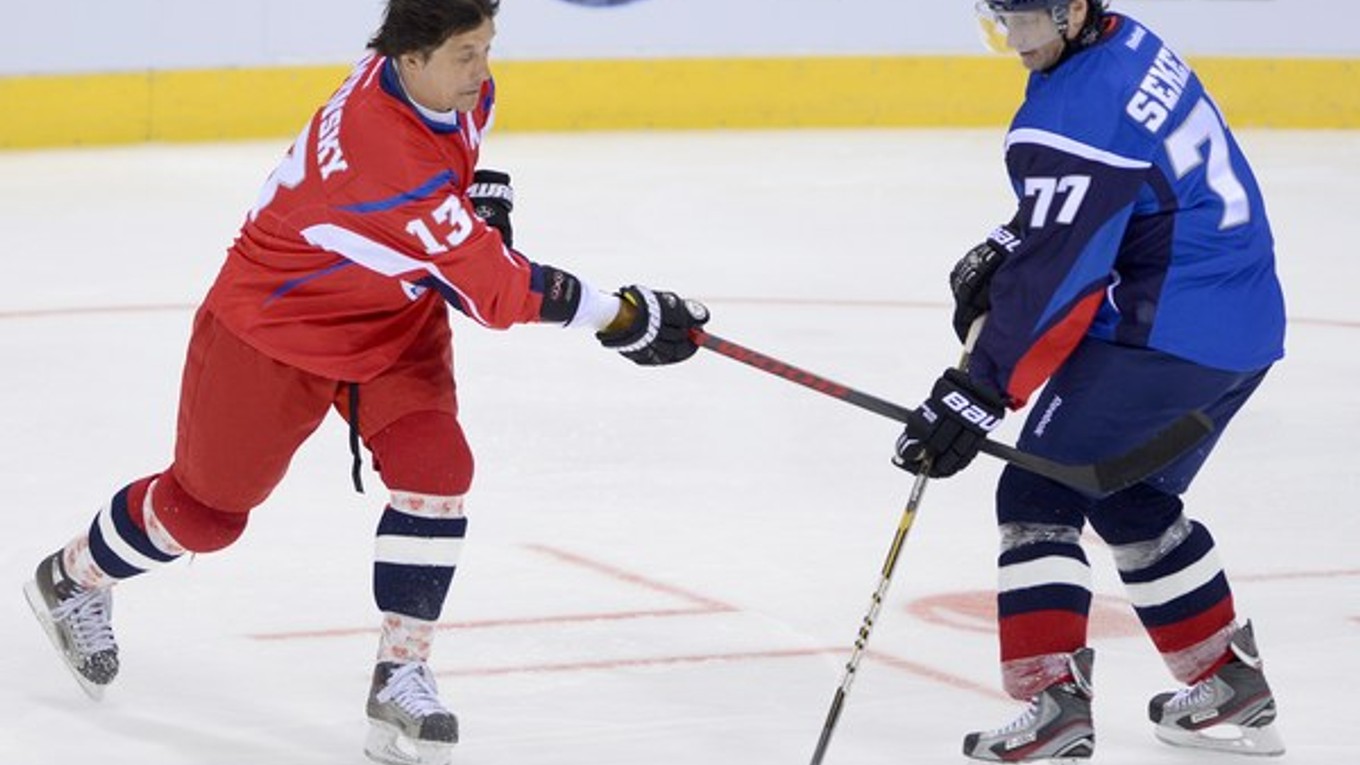 V tíme Slovenska hral aj Ľubomír Sekeráš (vpravo).