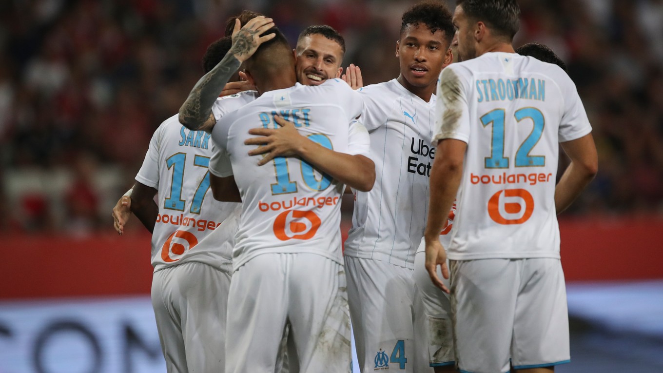 Hráči Olympique Marseille oslavujú víťazstvo - ilustračná fotografia.