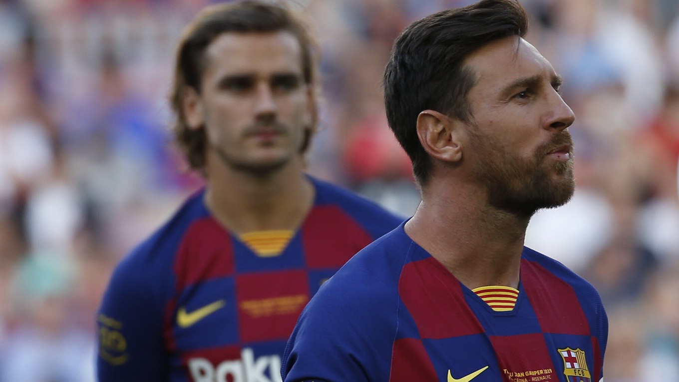 Lionel Messi (vpravo).