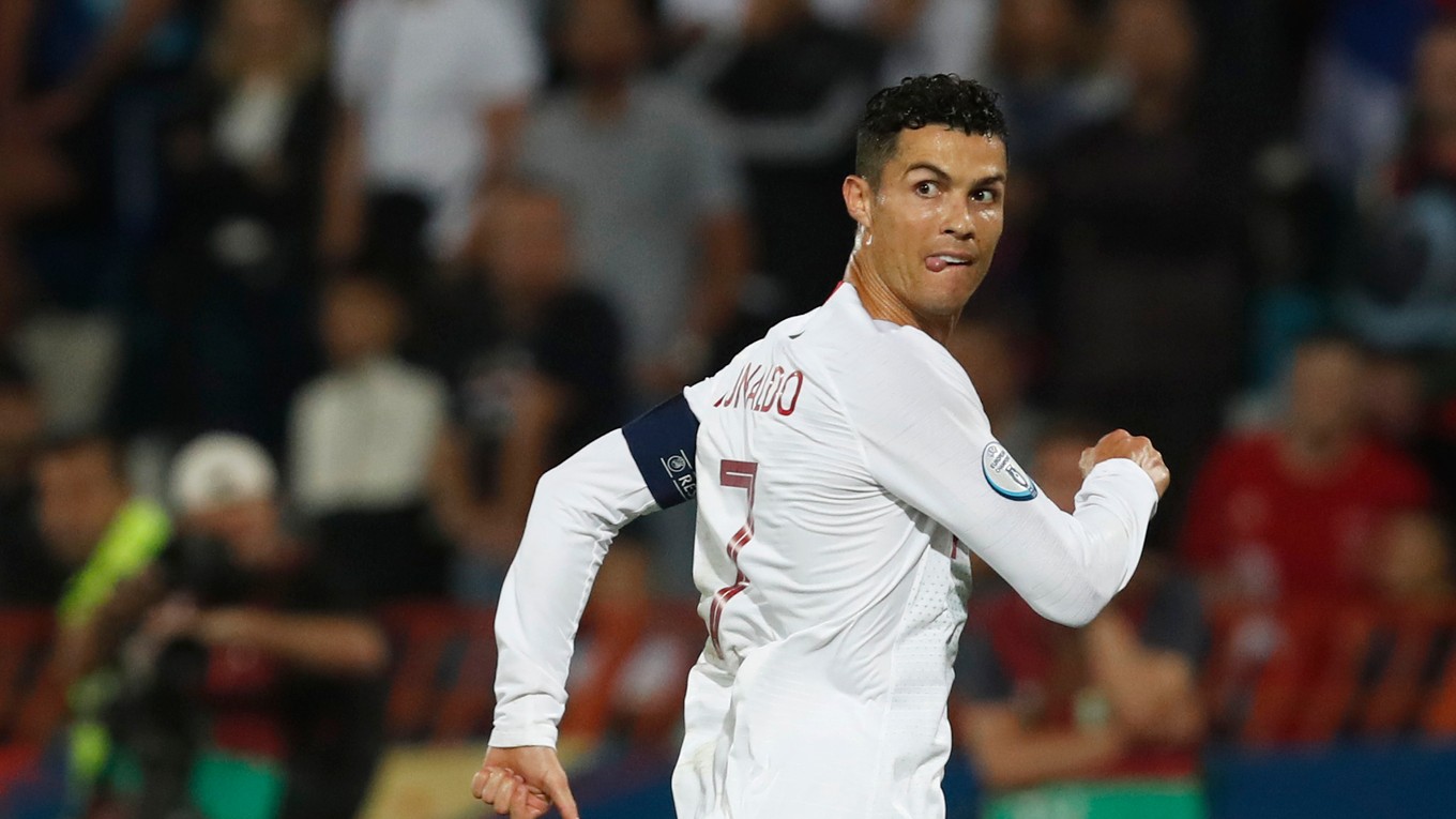 Cristiano Ronaldo počas kvalifikačného zápasu na EURO 2020 proti Srbsku.