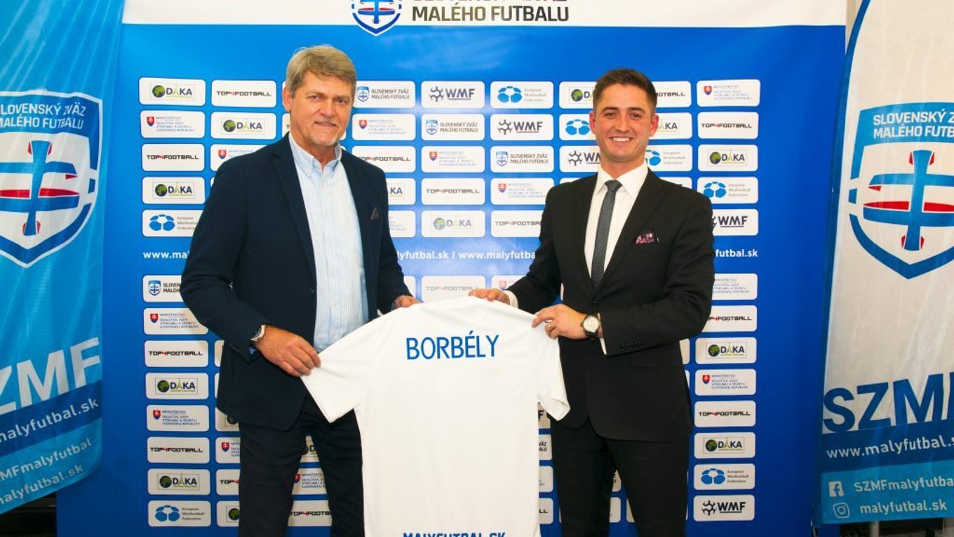 Ladislav Borbély (vľavo) ako tréner Slovenska v malom futbale.
