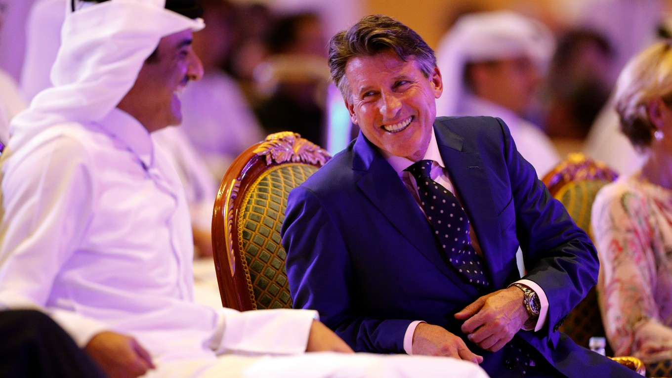 Prezident IAAF Sebastian Coe v rozhovore s katarským šejkom Tamimom bin Hamadom Al Tánim. 