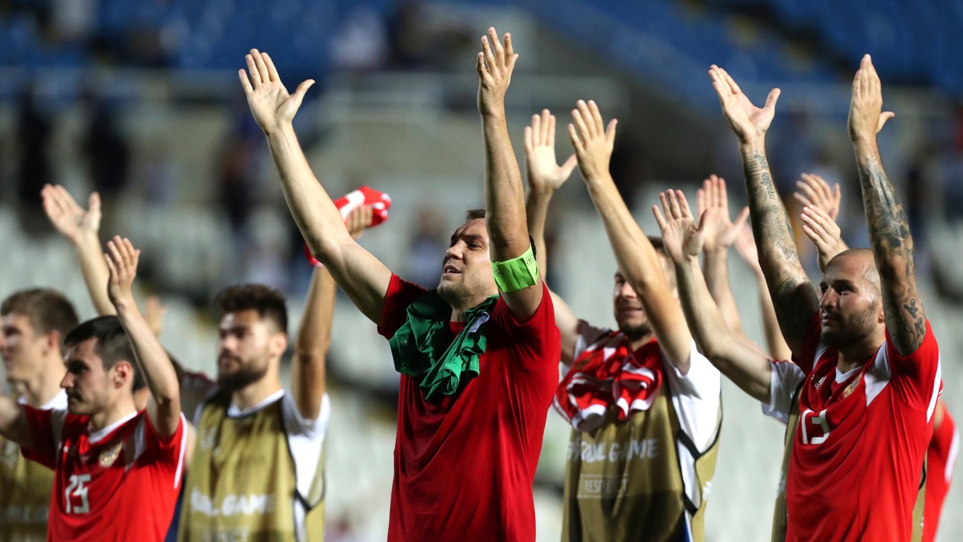 Futbalisti Ruska oslavujú postup na EURO 2020 po víťazstve nad Cyprom.