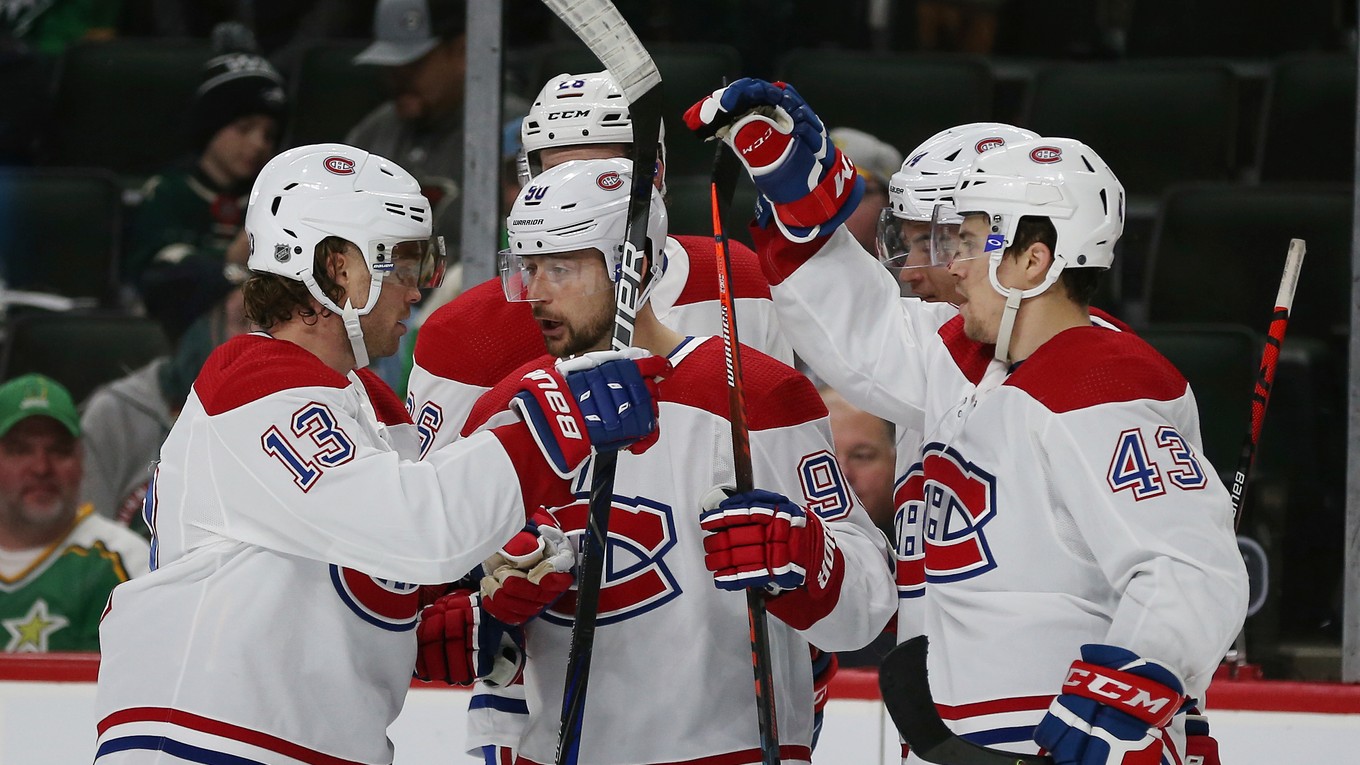 Tomáš Tatar (uprostred) oslavuje gól v zápase základnej časti NHL 2019/2020 Minnesota Wild - Montreal Canadiens.