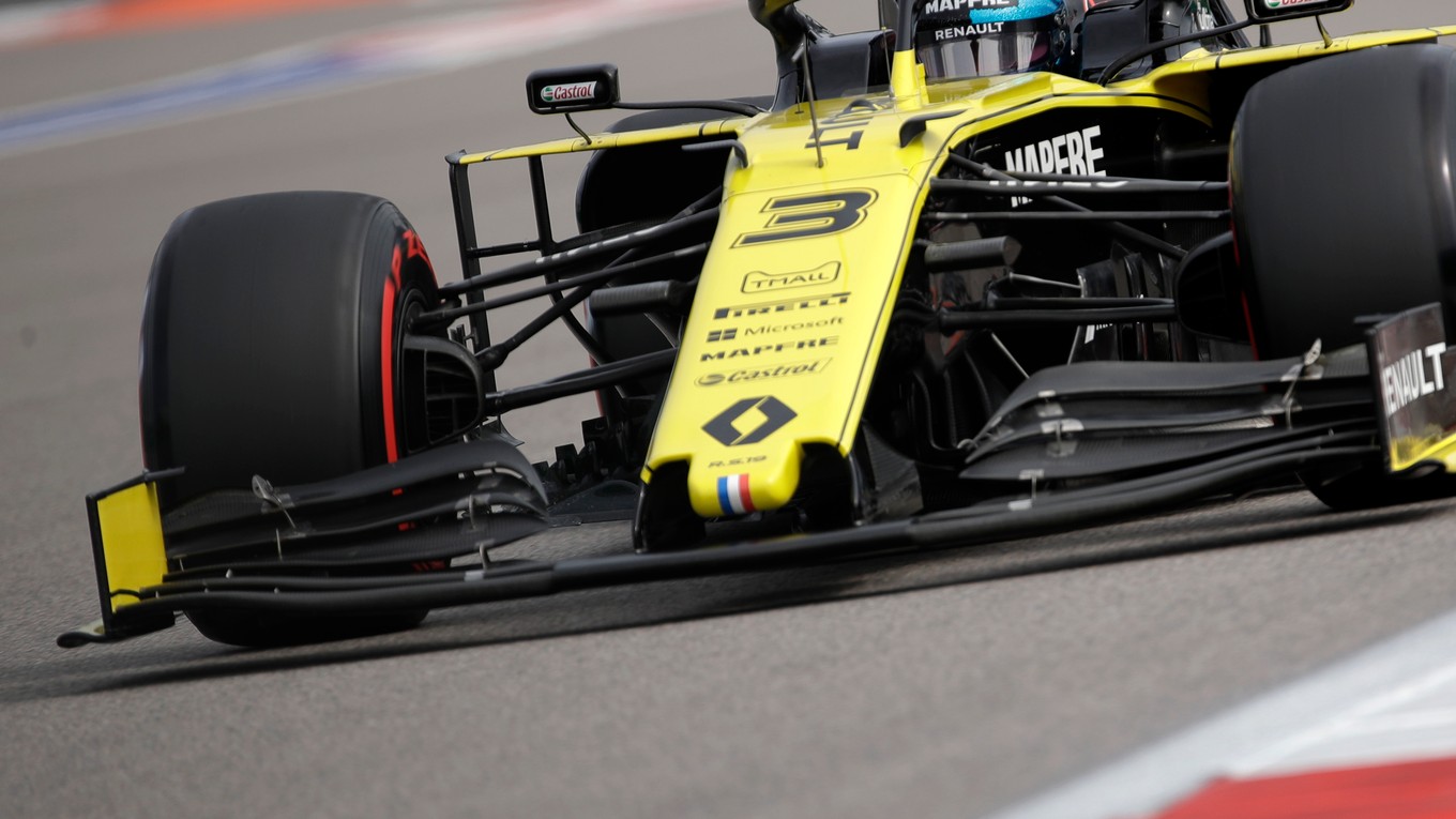Daniel Ricciardo v monoposte Renaultu.