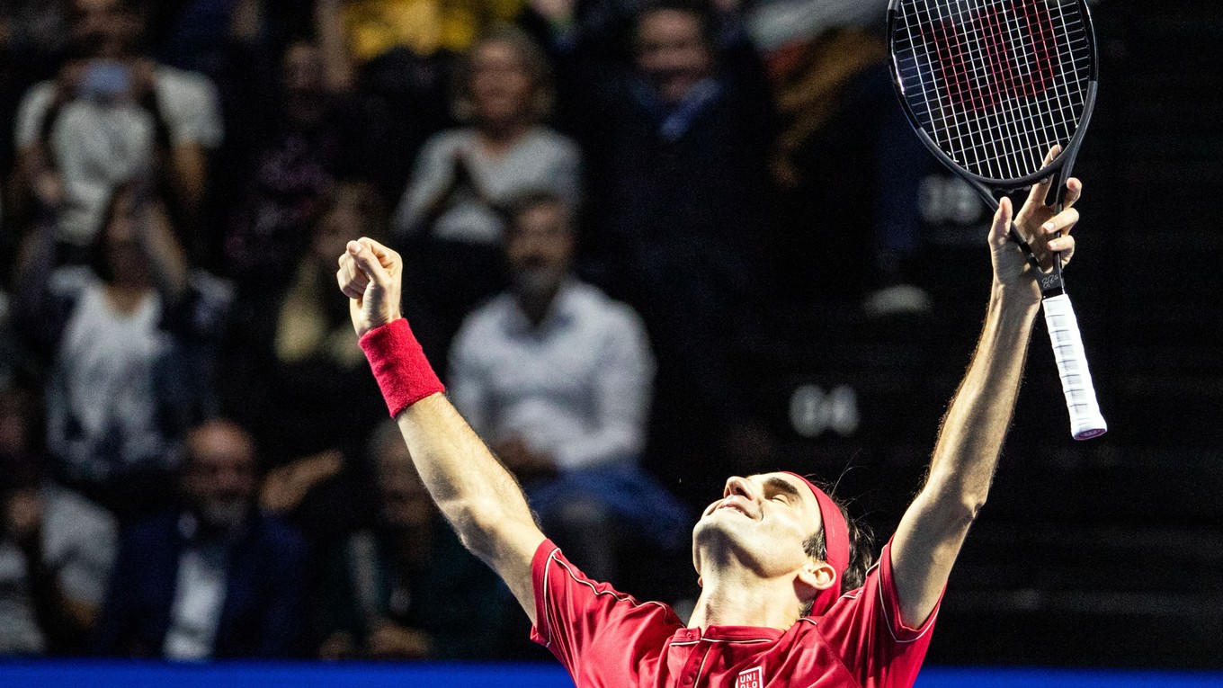 Roger Federer po výhre na turnaji ATP v Bazileji 2019.