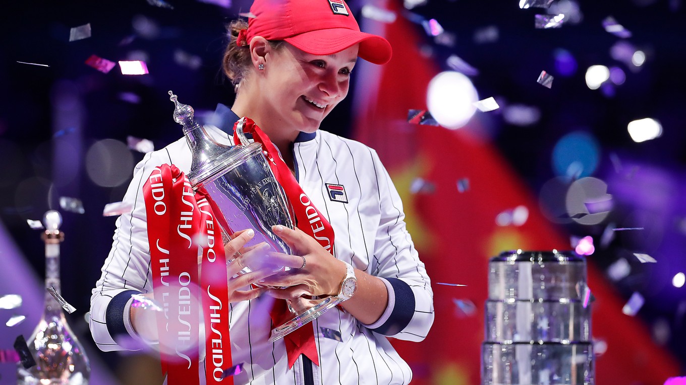 Ashleigh Bartyová po triumfe na turnaji MS WTA v čínskom Šen-čene.
