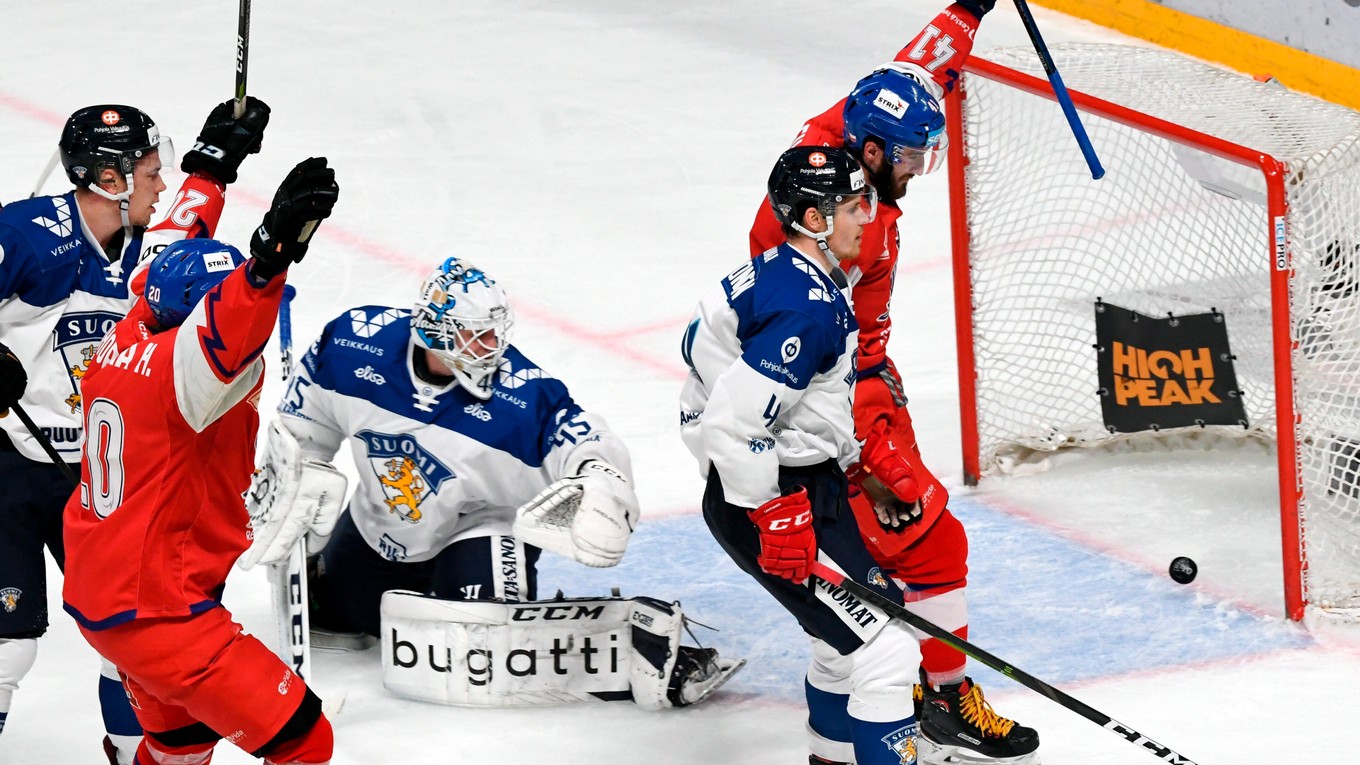 Radosť hráčov Česka po strelenom góle v zápase proti Fínsku v rámci Karjala Cupu 2019.