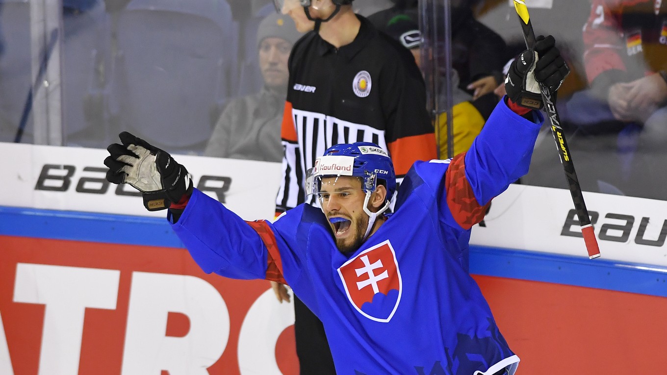 Víťazný gól slovenských hokejistov proti Nemecku strelil v predĺžení Peter Zuzin.