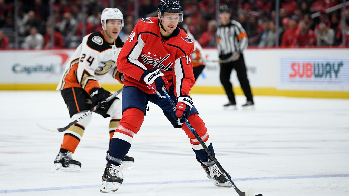 Richard Pánik v zápase základnej časti NHL 2019/2020 Washington Capitals - Anaheim Ducks.