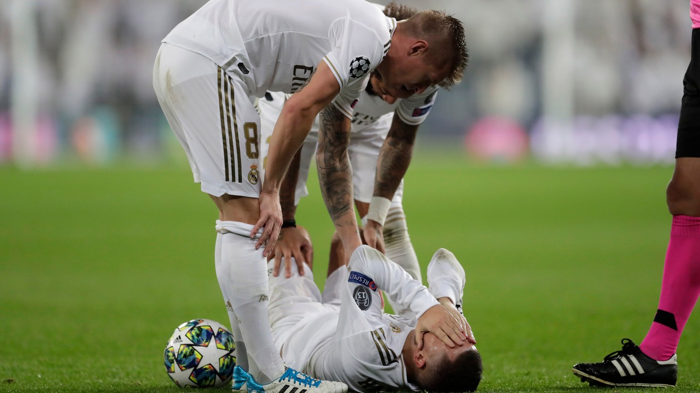 Eden Hazard (dole) utrpel zranenie v zápase proti PSG.