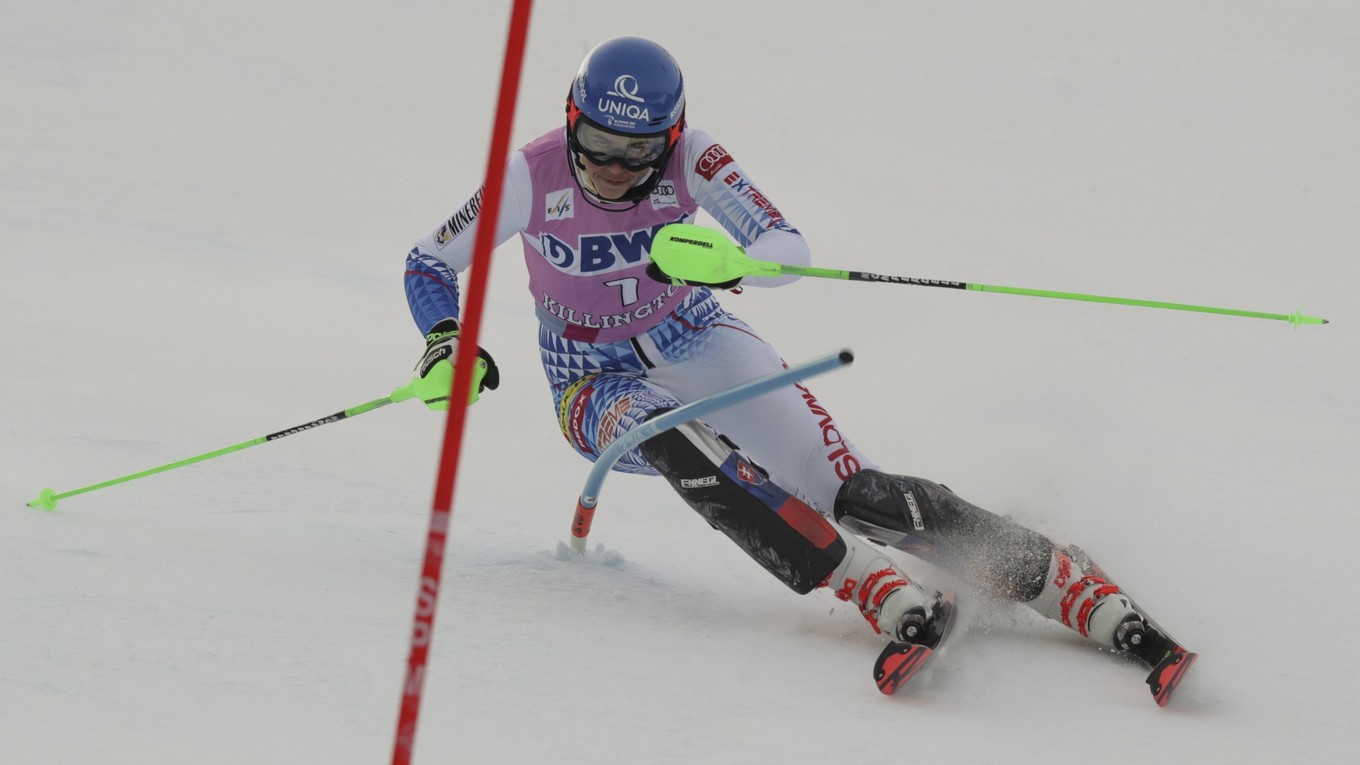 Petra Vlhová na trati prvého kola slalomu.