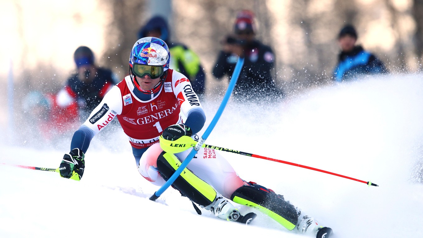 Alexis Pinturault počas prvého kola slalomu Svetového pohára vo francúzskom Val d'Isere.