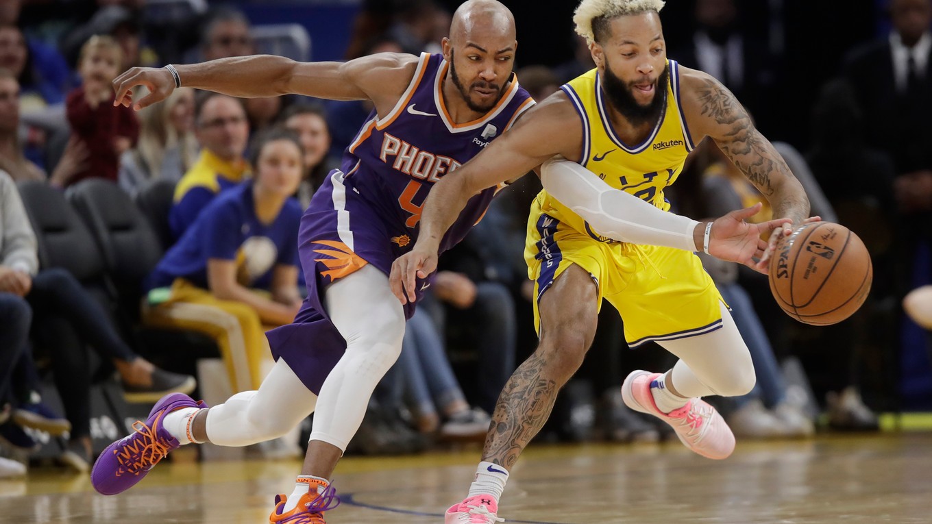 Jevon Carter z Phoenixu Suns a Ky Bowman z Golden State Warriors.
