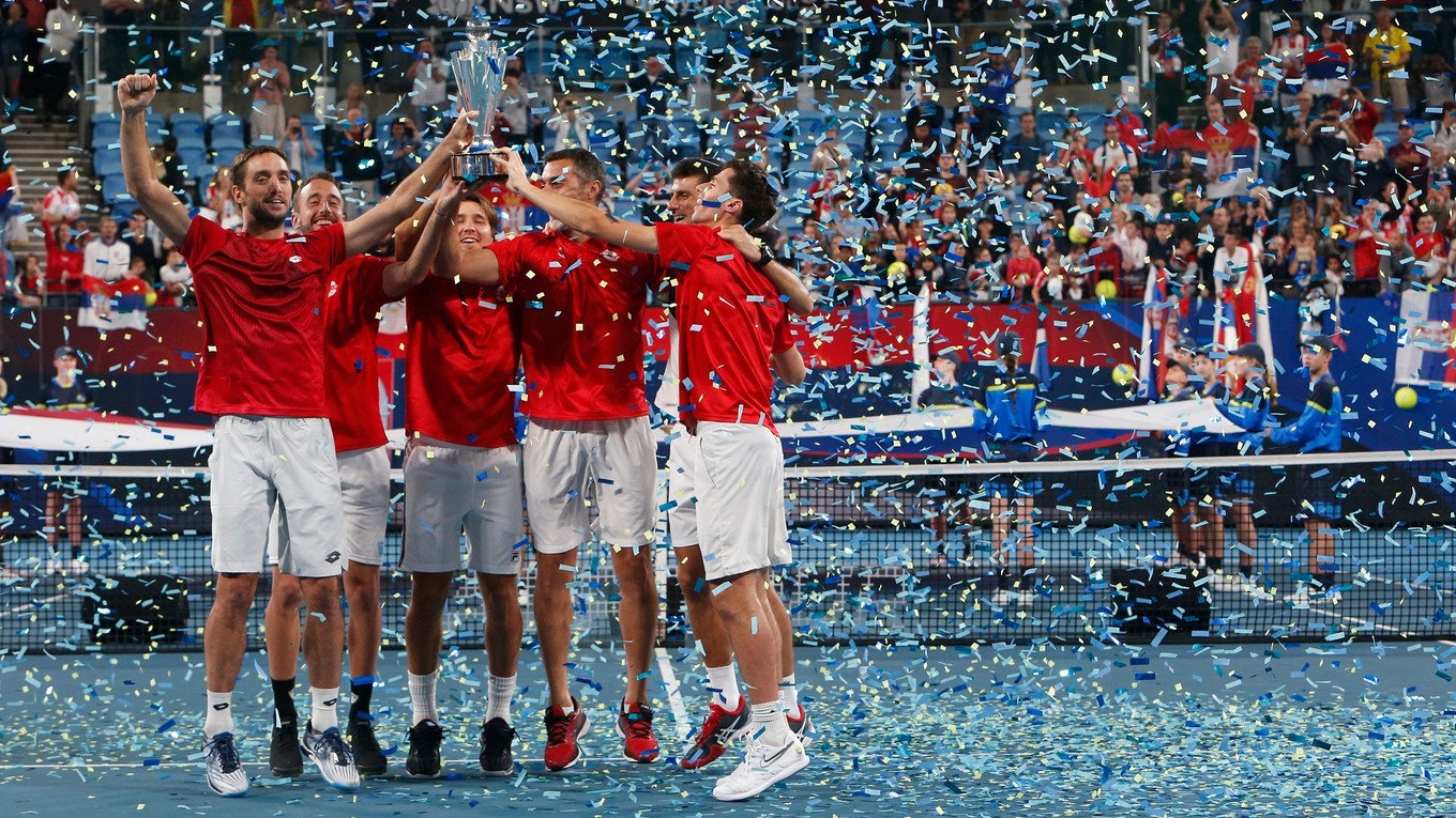 Srbská radosť po zisku trofeje na ATP Cupe 2020.