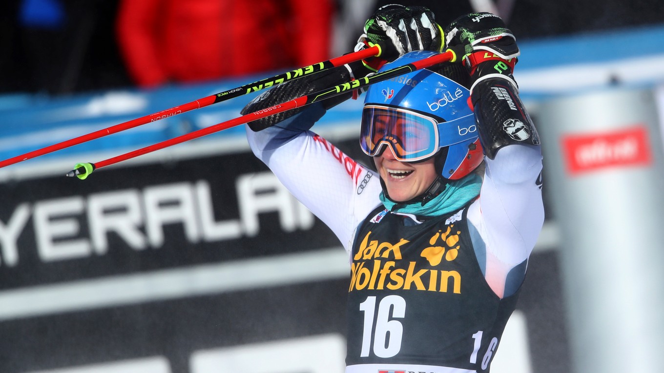 Víťazka paralelného obrovského slalomu v Sestriere 2020 Clara Direzová.