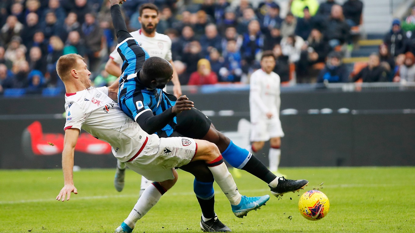 Zápas Cagliari - Inter Miláno.