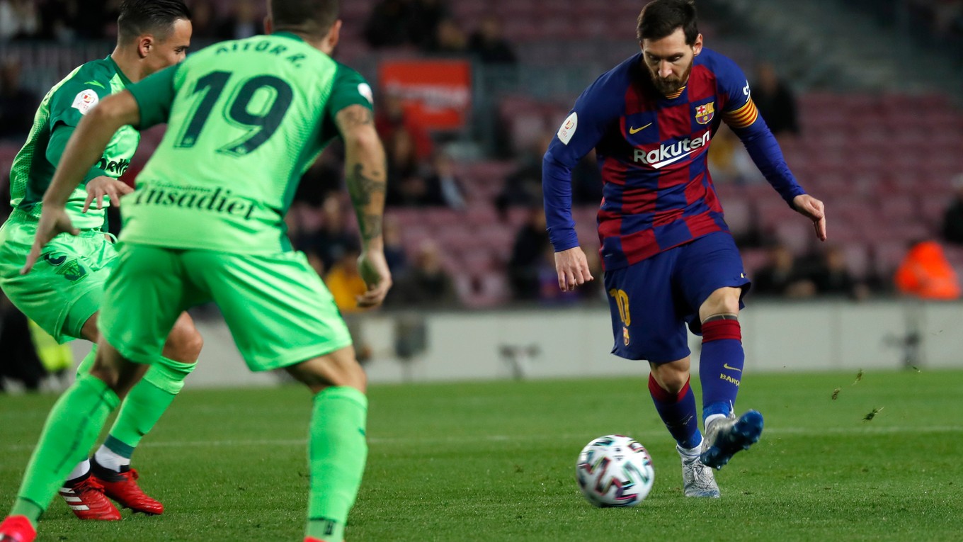 Lionel Messi (vpravo) v zápase FC Barcelona - CD Leganés.