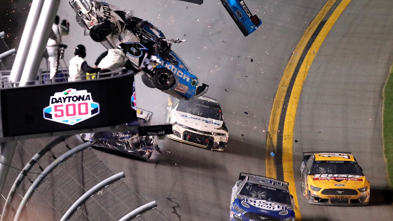 Havária Ryana Newmana v poslednom kole pretekov NASCAR Daytona 500.