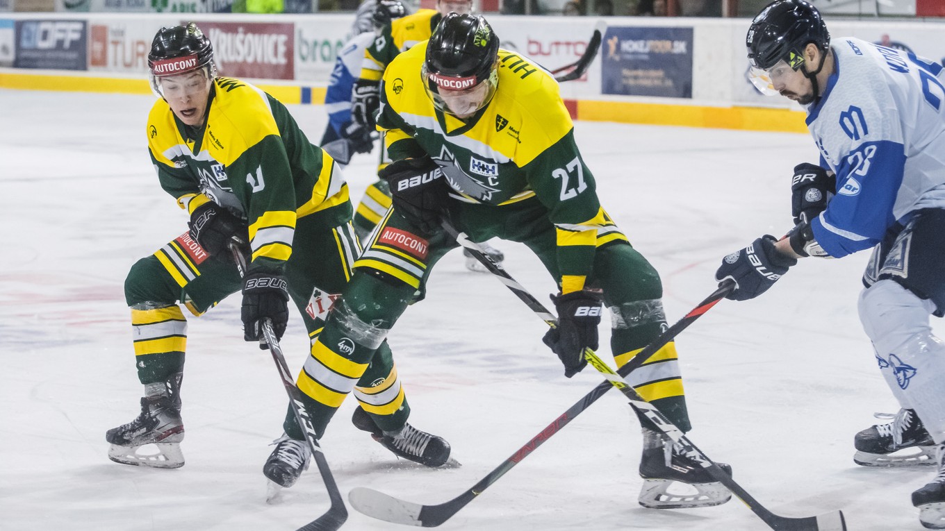 Peter Húževka (v strede).