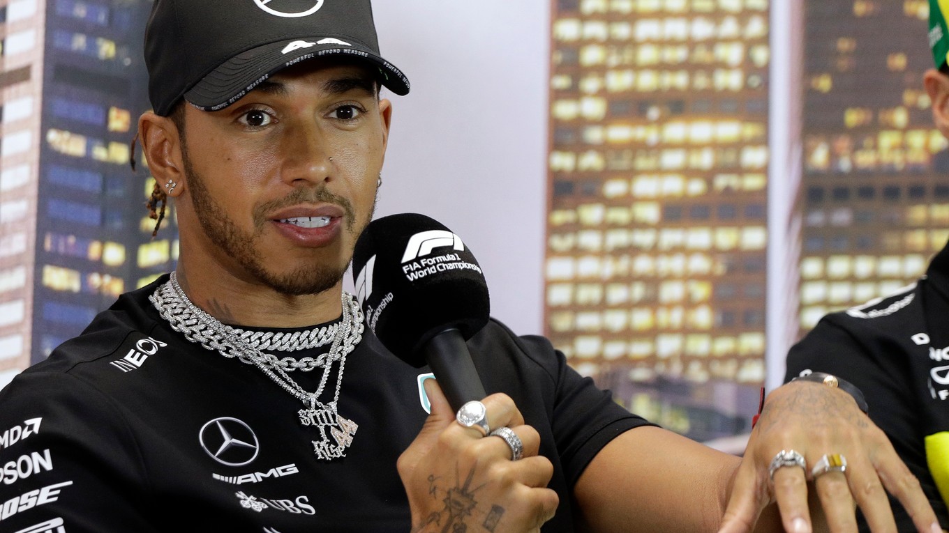 Britský pilot Mercedesu Lewis Hamilton.