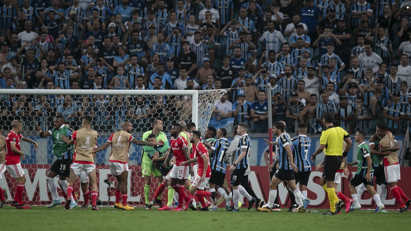 Zápas Allegre proti Internacional.