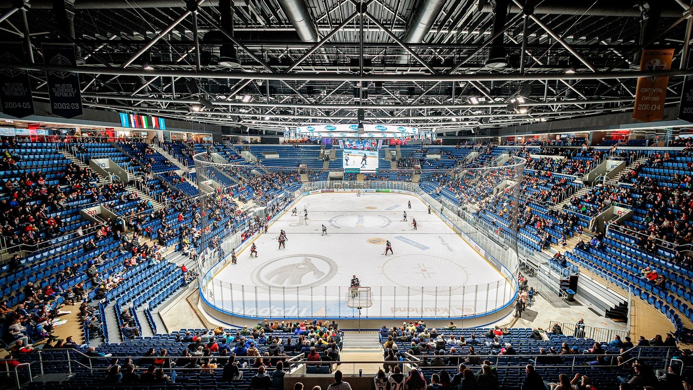 Momentka zo zápasu Slovan Bratislava - Banská Bystrica.