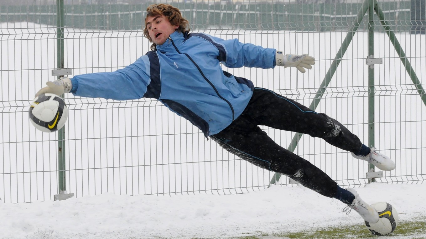 Dušan Kolmokov je bývalým brankárom Nitry. 