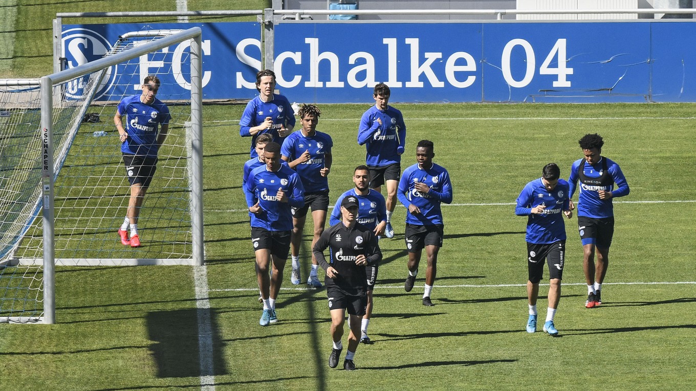 Futbalisti Schalke 04 sa pripravujú na reštart Bundesligy. 